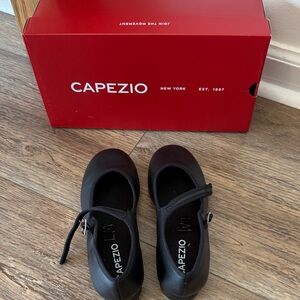 CAPEZIO Tap Shoes (Mary Jane style)!